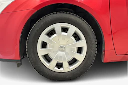 punainen Toyota Avensis 2011 kuva 12.