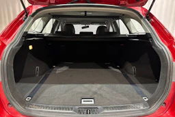 punainen Toyota Avensis 2011 kuva 16.
