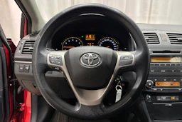 punainen Toyota Avensis 2011 kuva 17.