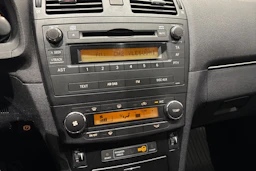 punainen Toyota Avensis 2011 kuva 19.