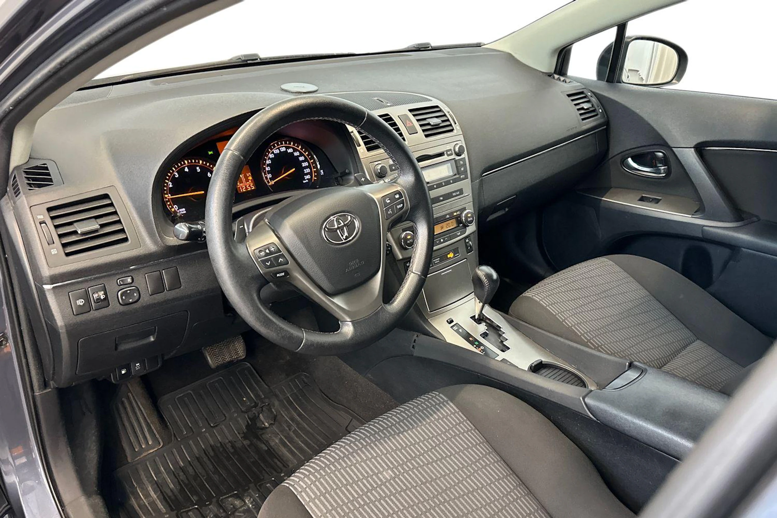 sininen Toyota Avensis 2011 kuva 6.