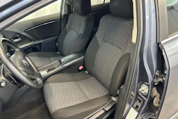 sininen Toyota Avensis 2011 kuva 13.