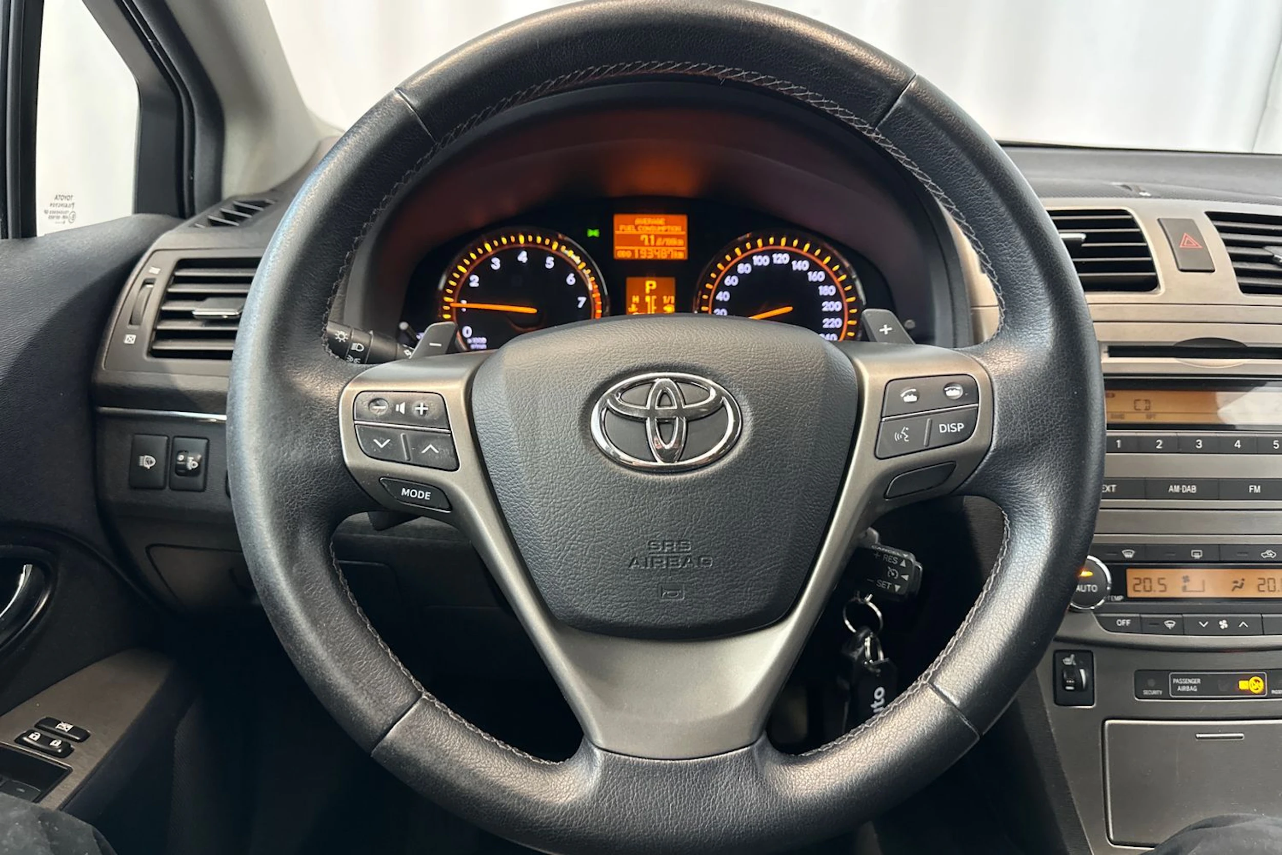 sininen Toyota Avensis 2011 kuva 15.