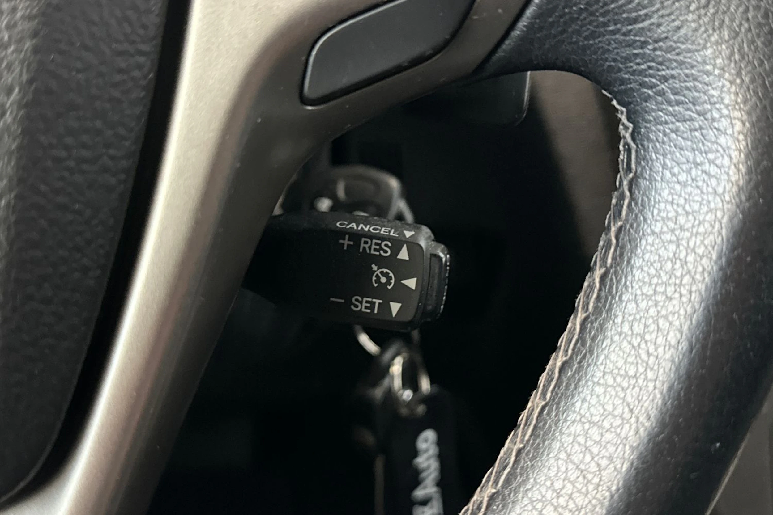 sininen Toyota Avensis 2011 kuva 18.