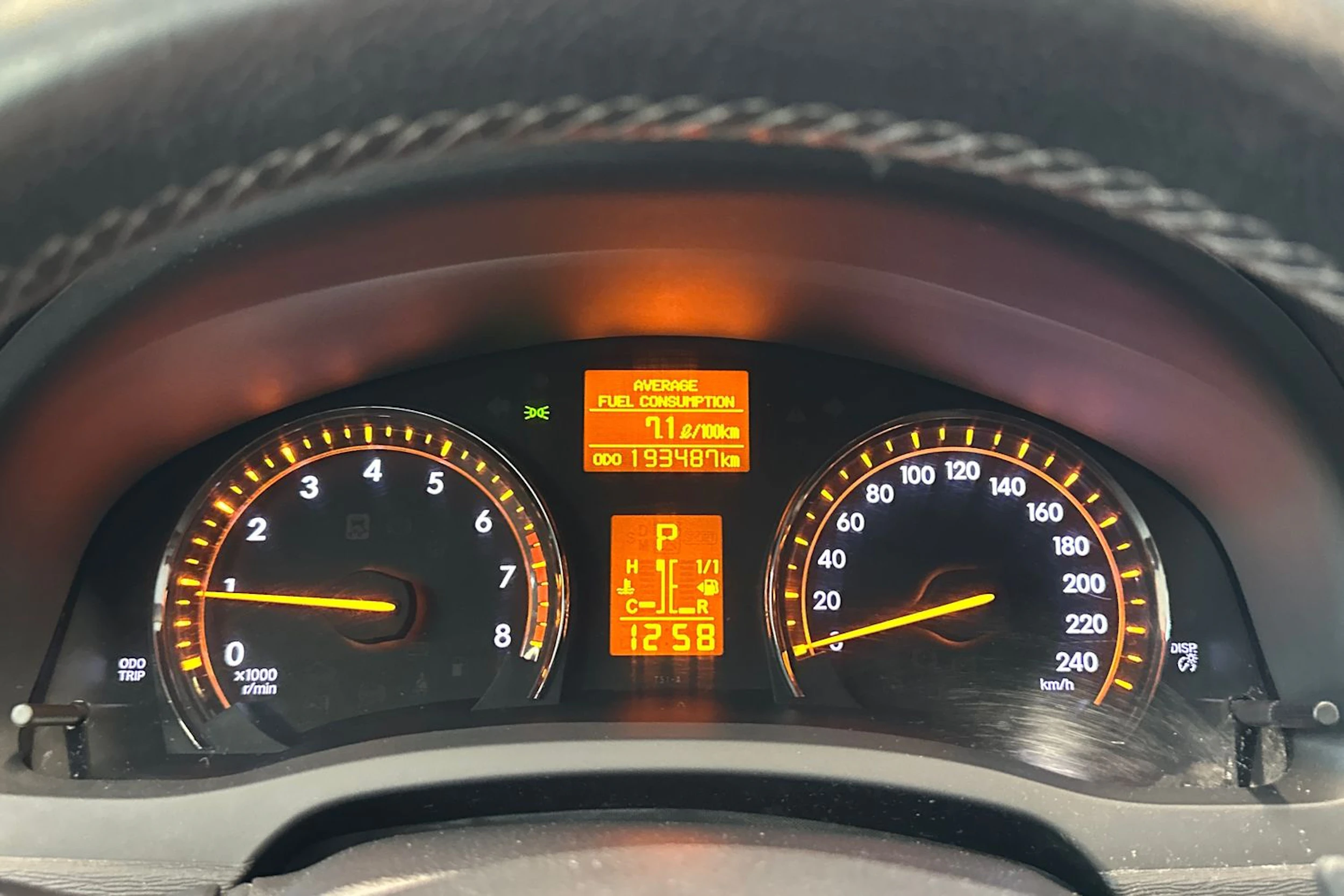 sininen Toyota Avensis 2011 kuva 19.