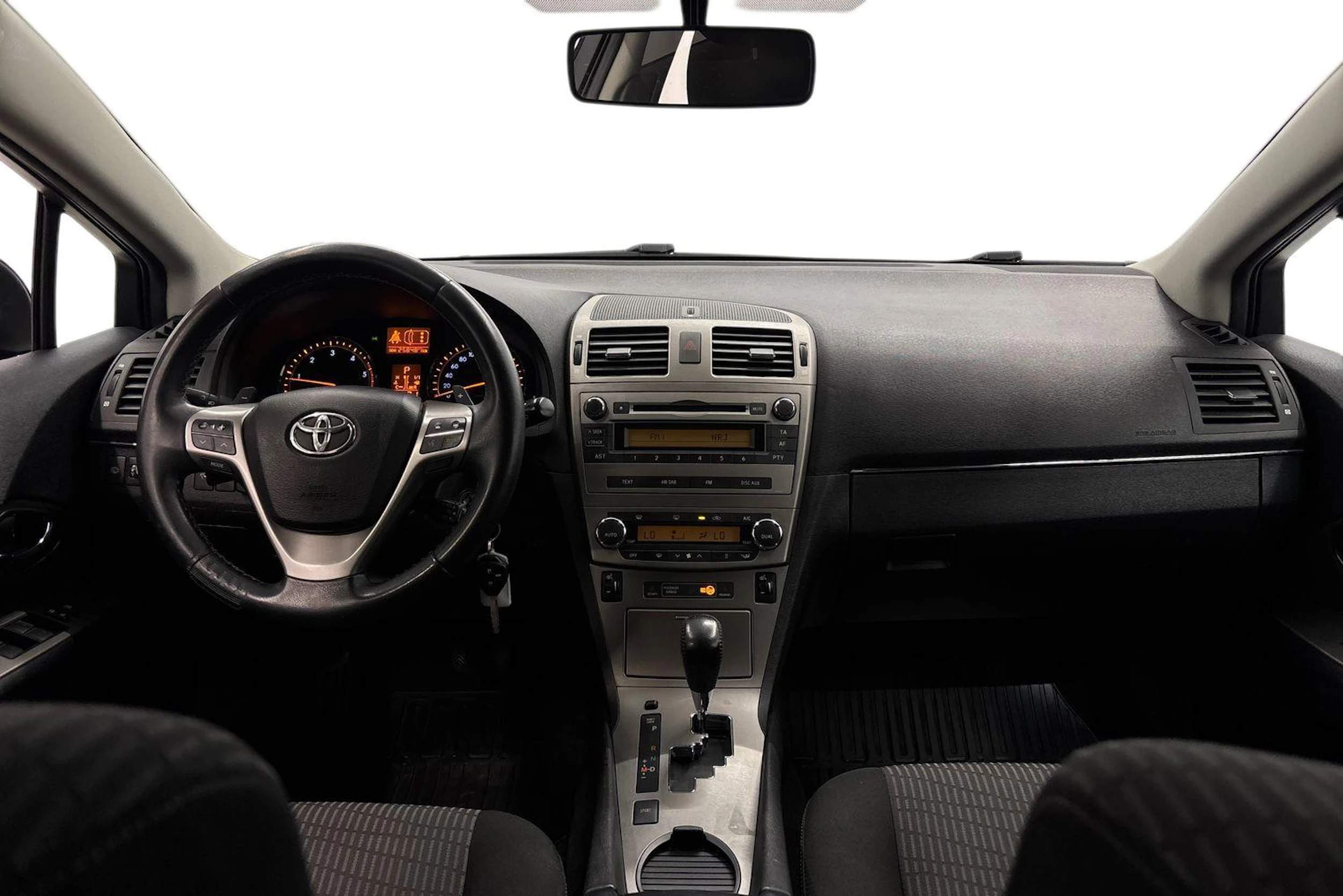 musta Toyota Avensis 2011 kuva 9.