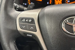 musta Toyota Avensis 2011 kuva 15.