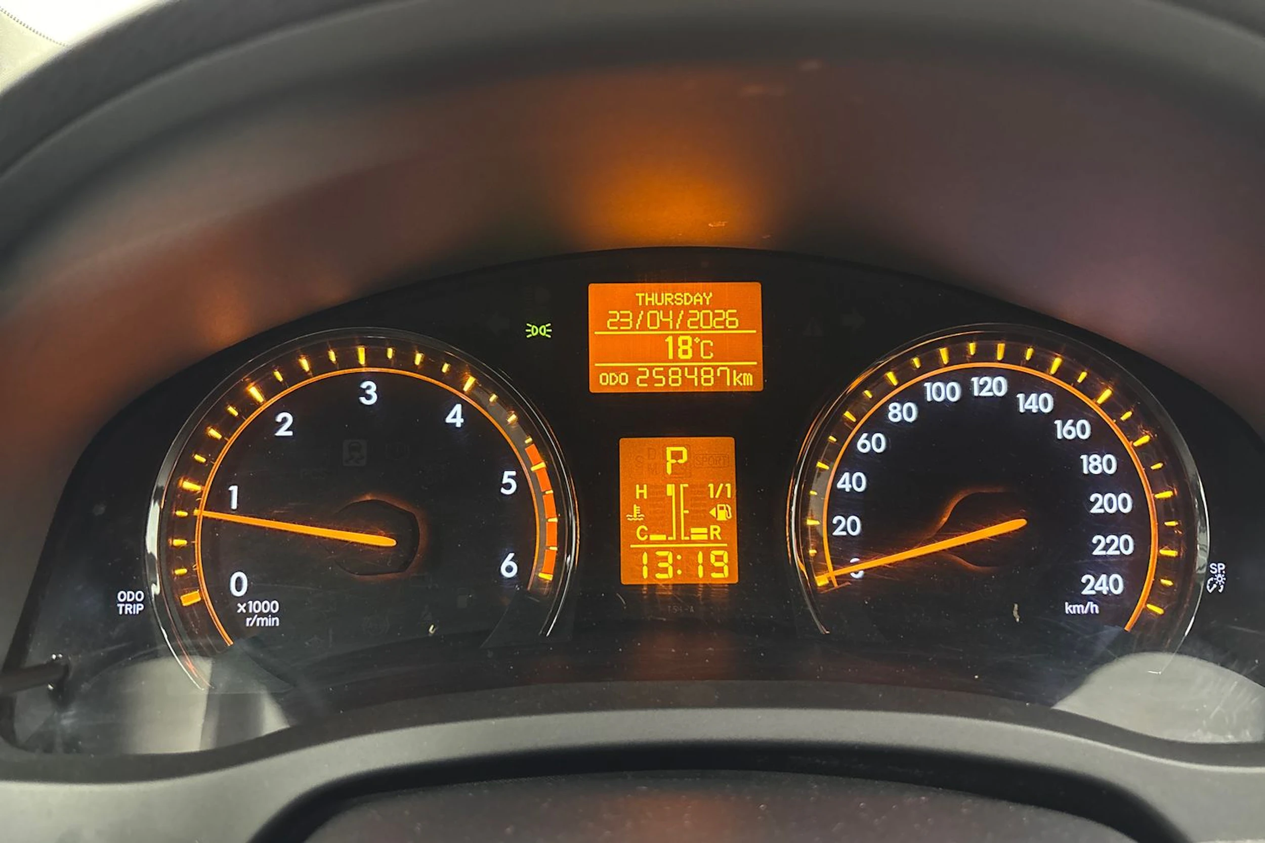 musta Toyota Avensis 2011 kuva 24.