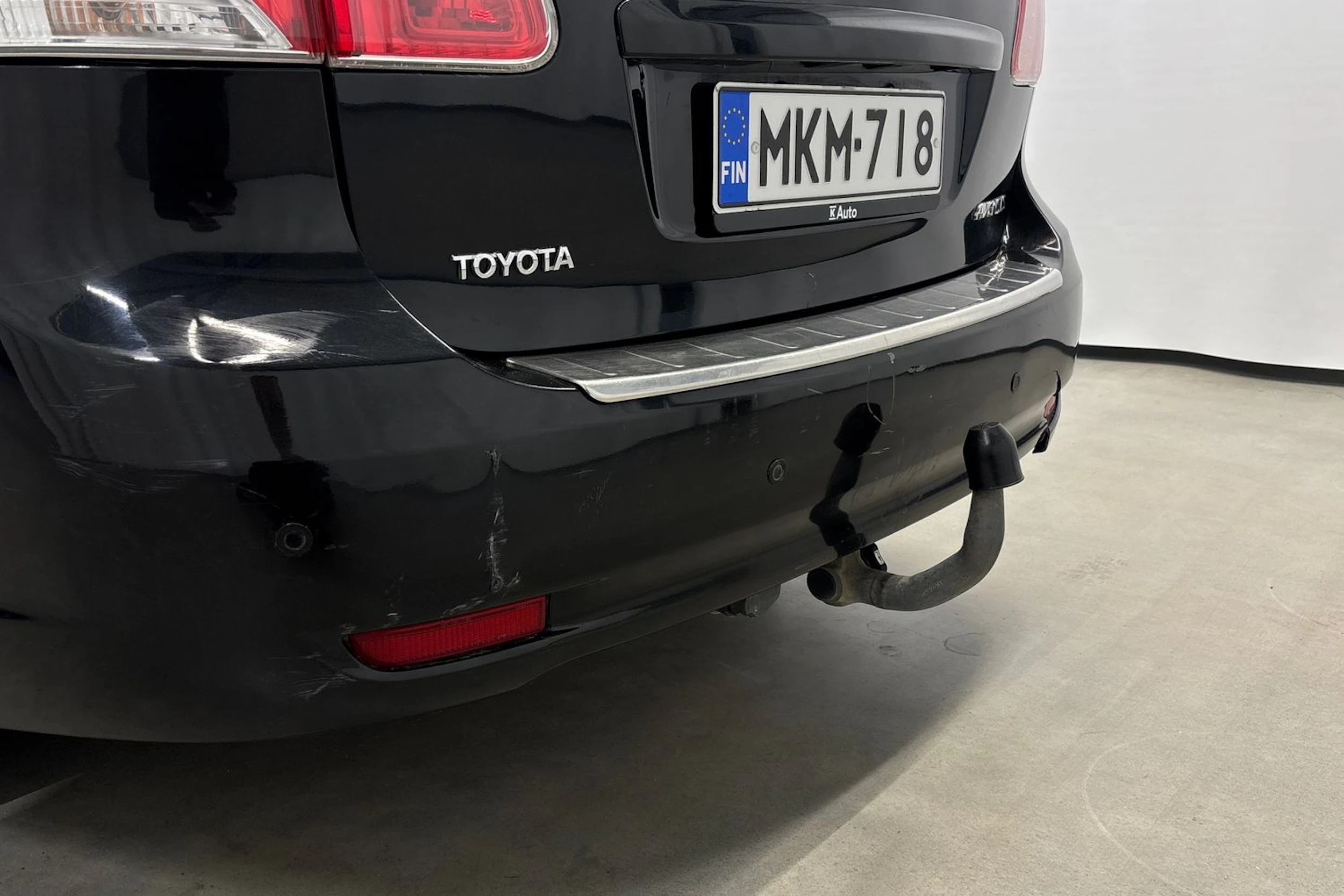 musta Toyota Avensis 2011 kuva 25.