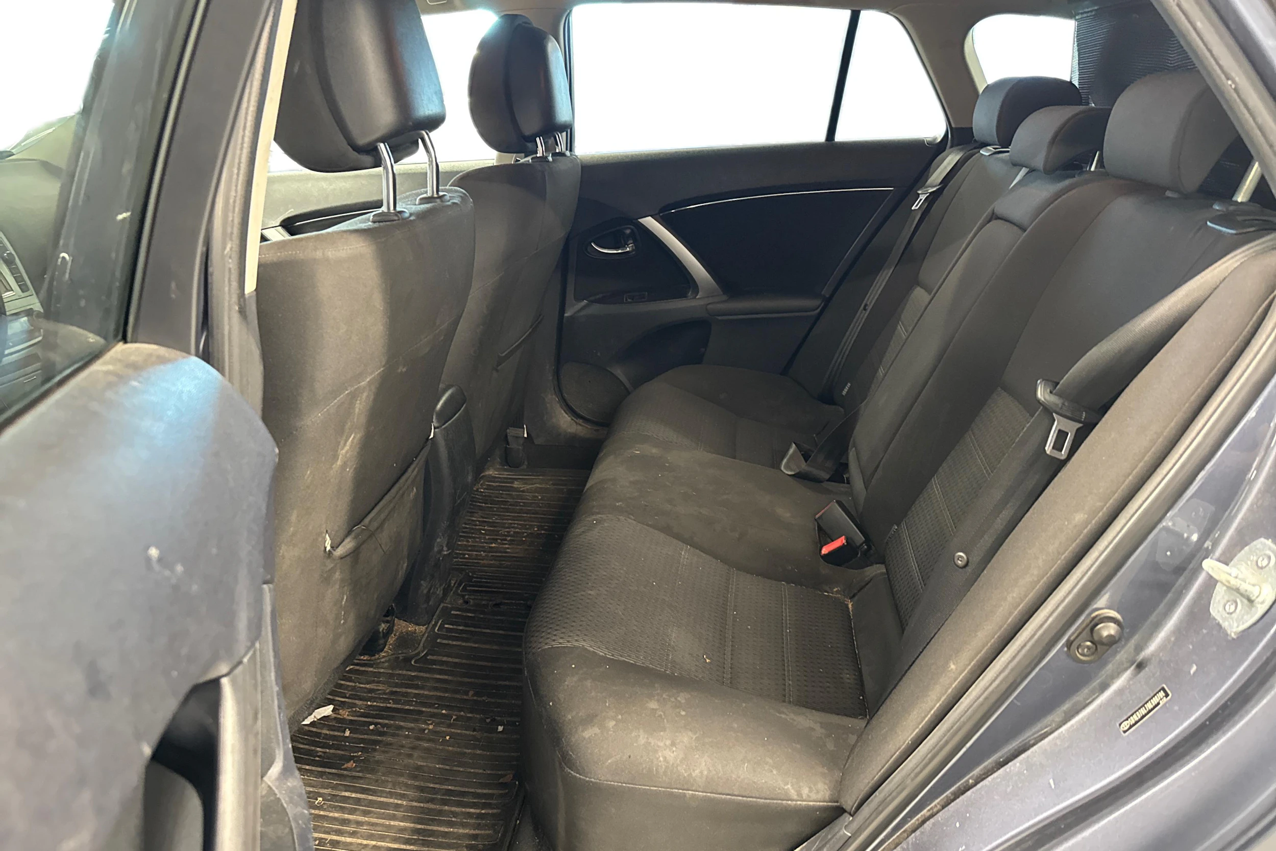 sininen Toyota Avensis 2012 kuva 8.