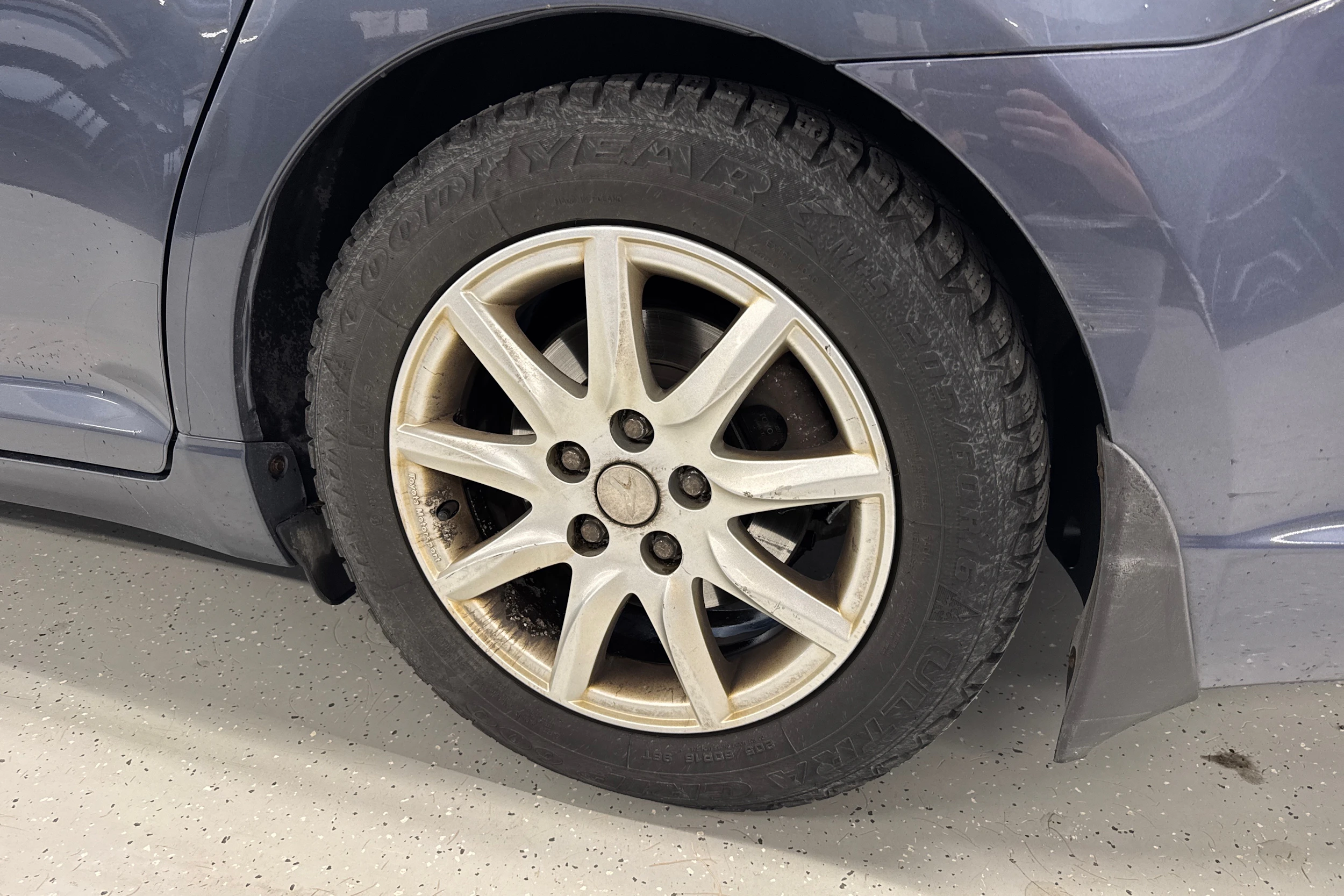 sininen Toyota Avensis 2012 kuva 10.