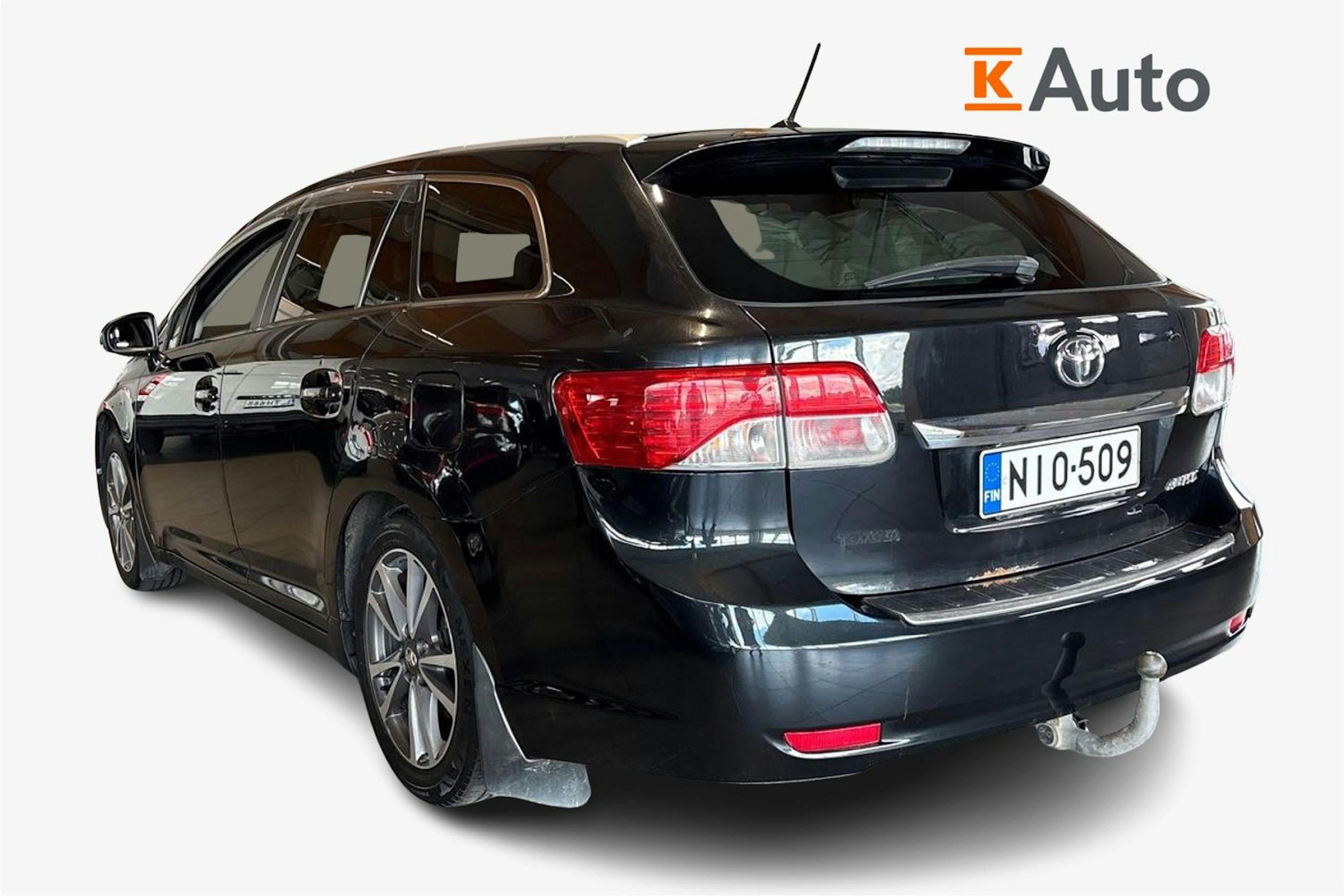 musta Toyota Avensis 2012 kuva 2.