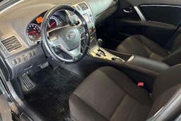 musta Toyota Avensis 2012 kuva 7.