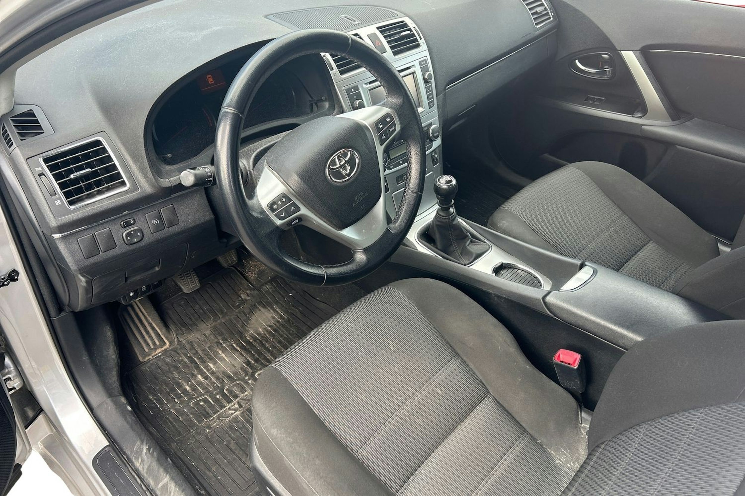 Hopea Toyota AVENSIS 2012 kuva 3.