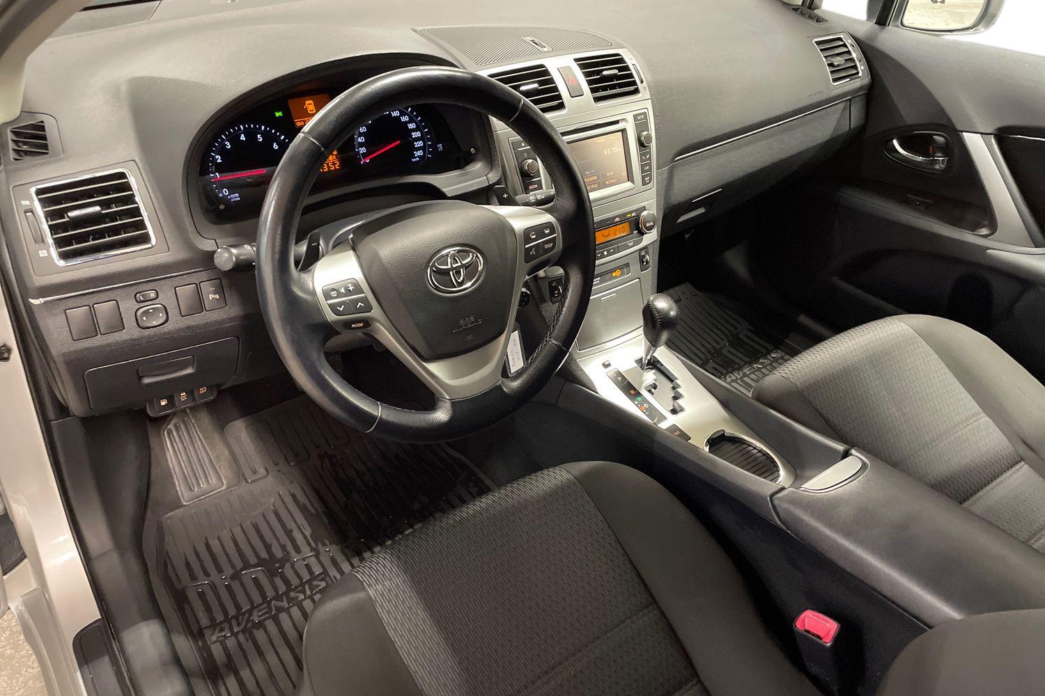 Toyota Avensis 2012, photo 6/22