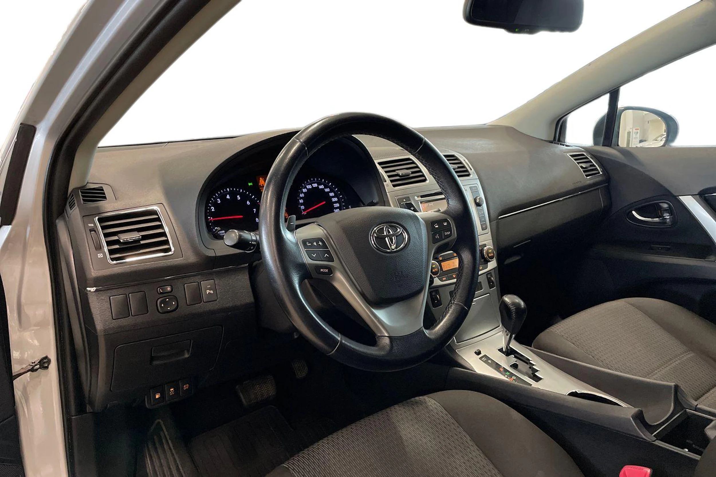 hopea Toyota Avensis 2012 kuva 6.