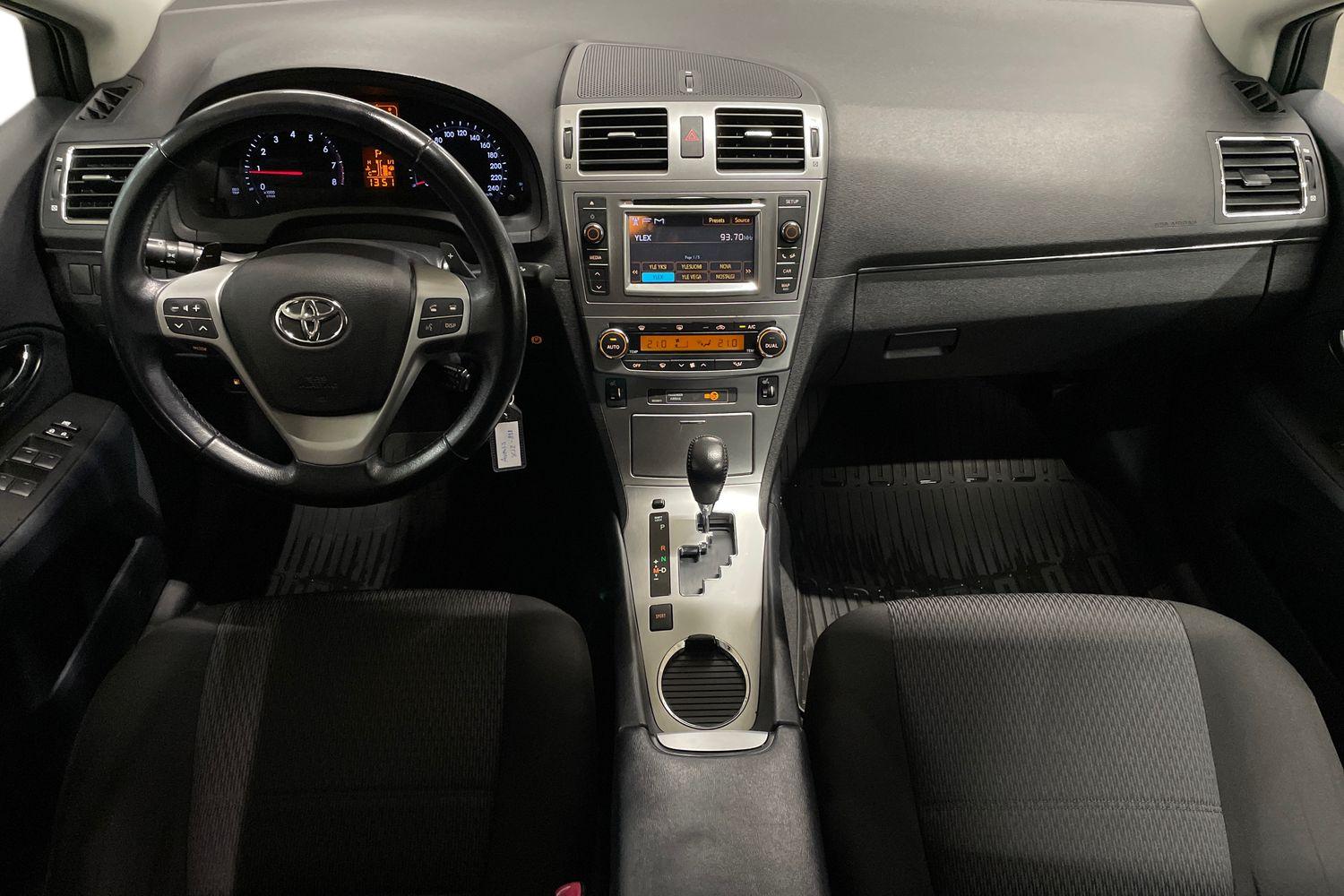 Toyota Avensis 2012, photo 7/22
