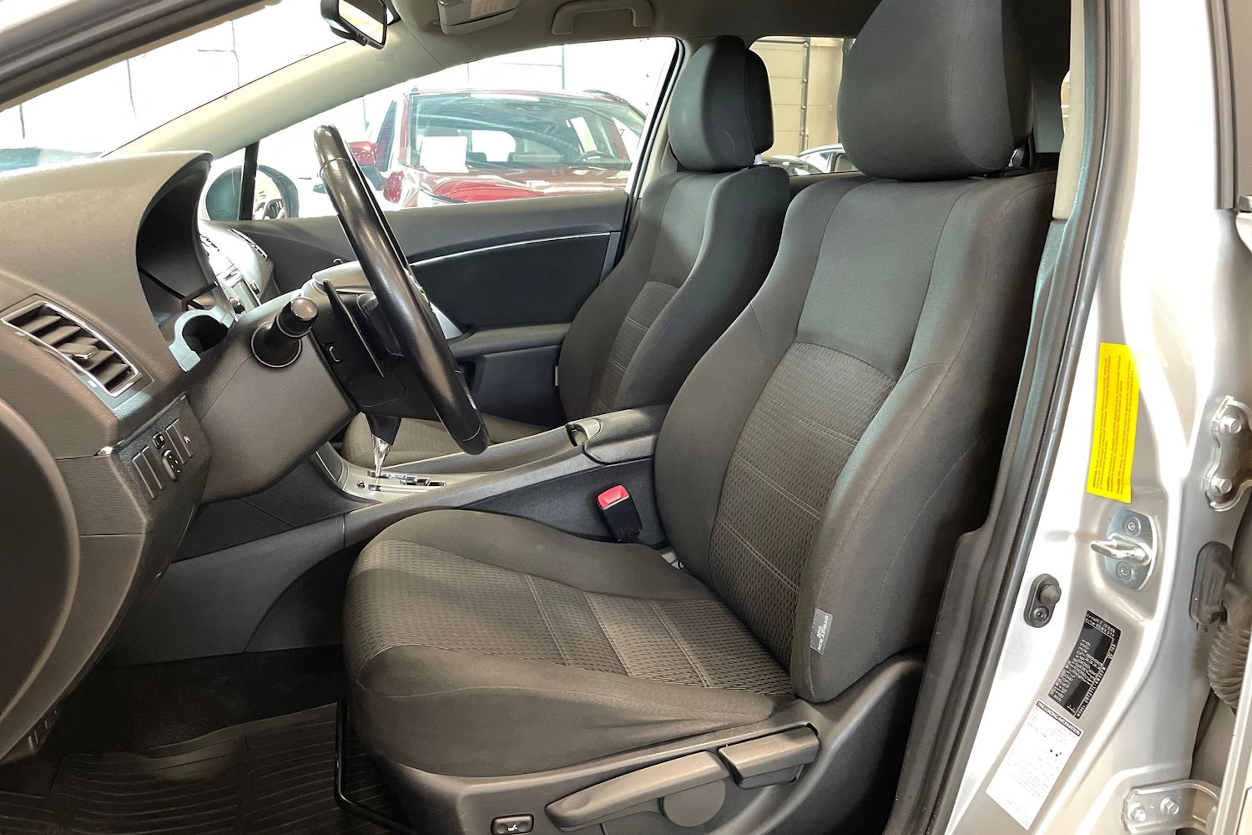 hopea Toyota Avensis 2012 kuva 11.