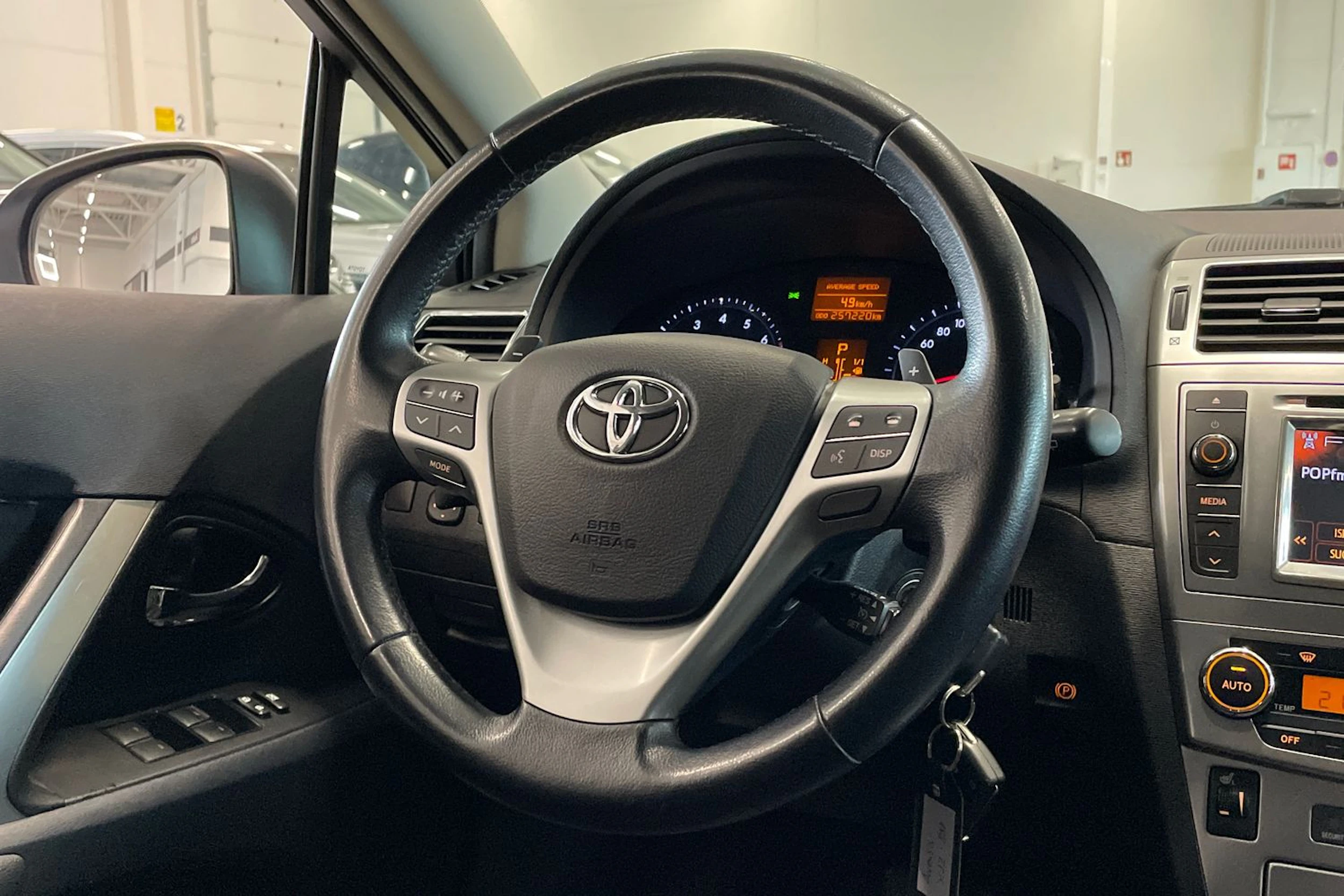 hopea Toyota Avensis 2012 kuva 12.