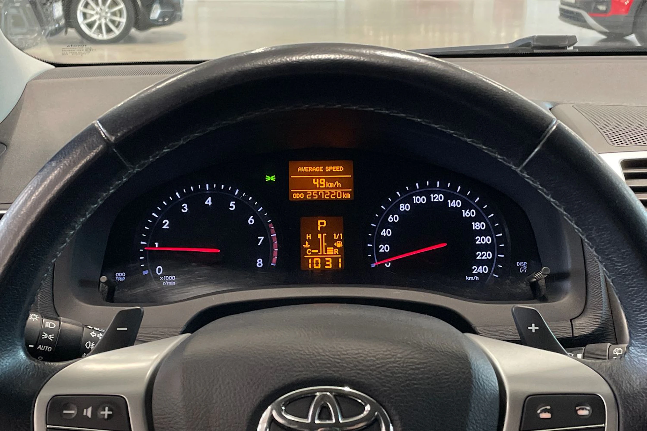 hopea Toyota Avensis 2012 kuva 13.