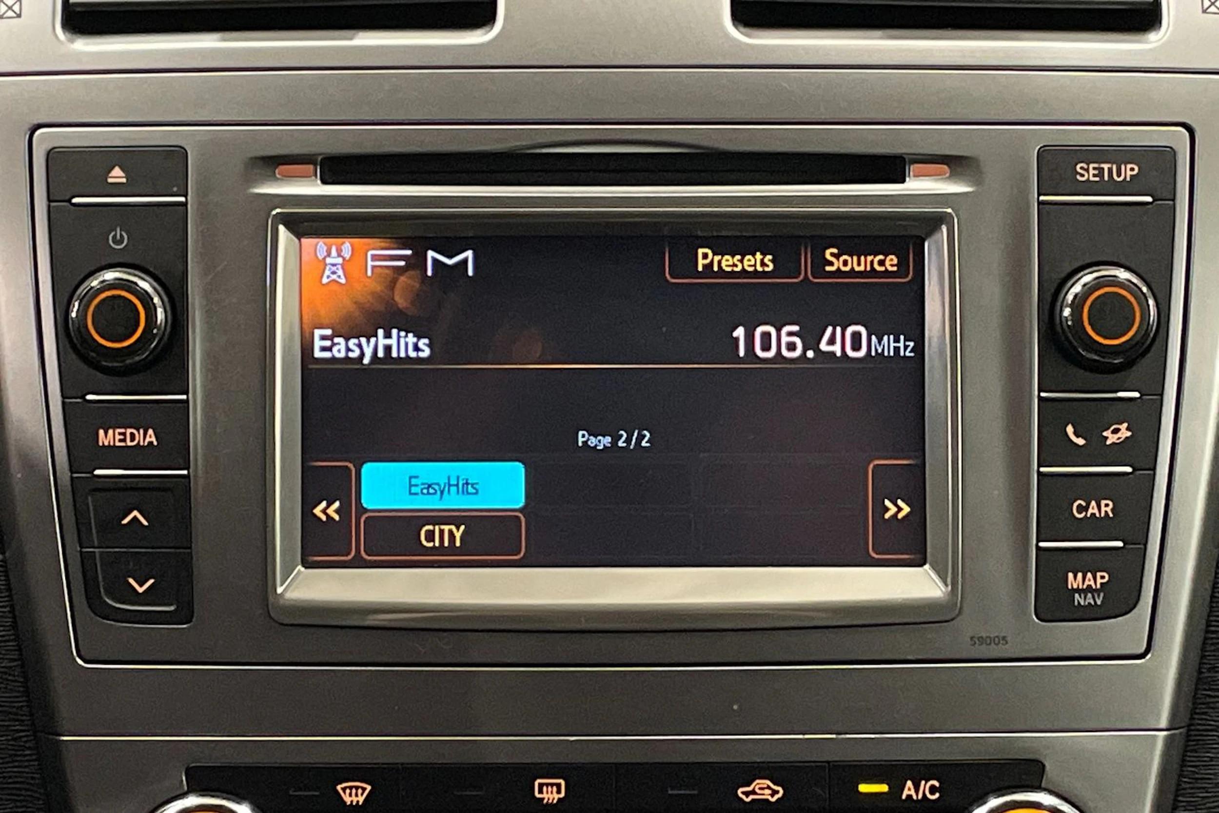 hopea Toyota Avensis 2012 kuva 17.