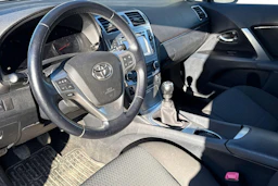 punainen Toyota Avensis 2012 kuva 3.