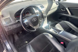 sininen Toyota Avensis 2013 kuva 3.
