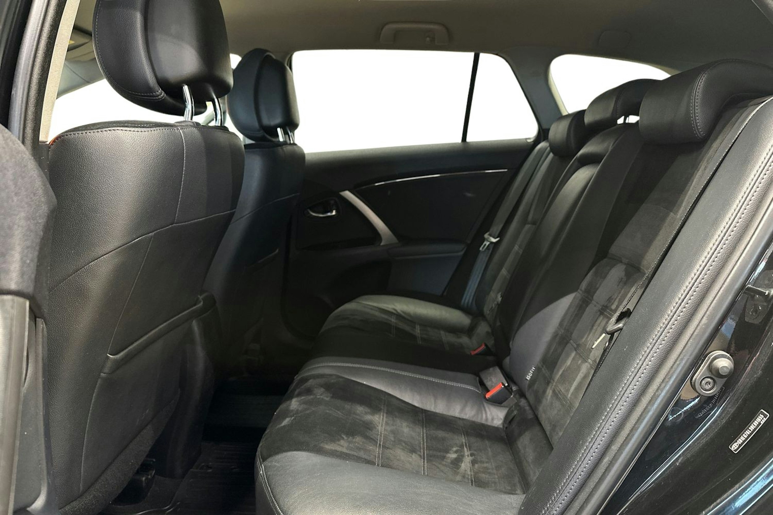 met. musta Toyota Avensis 2013 kuva 8.