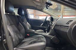met. musta Toyota Avensis 2013 kuva 10.