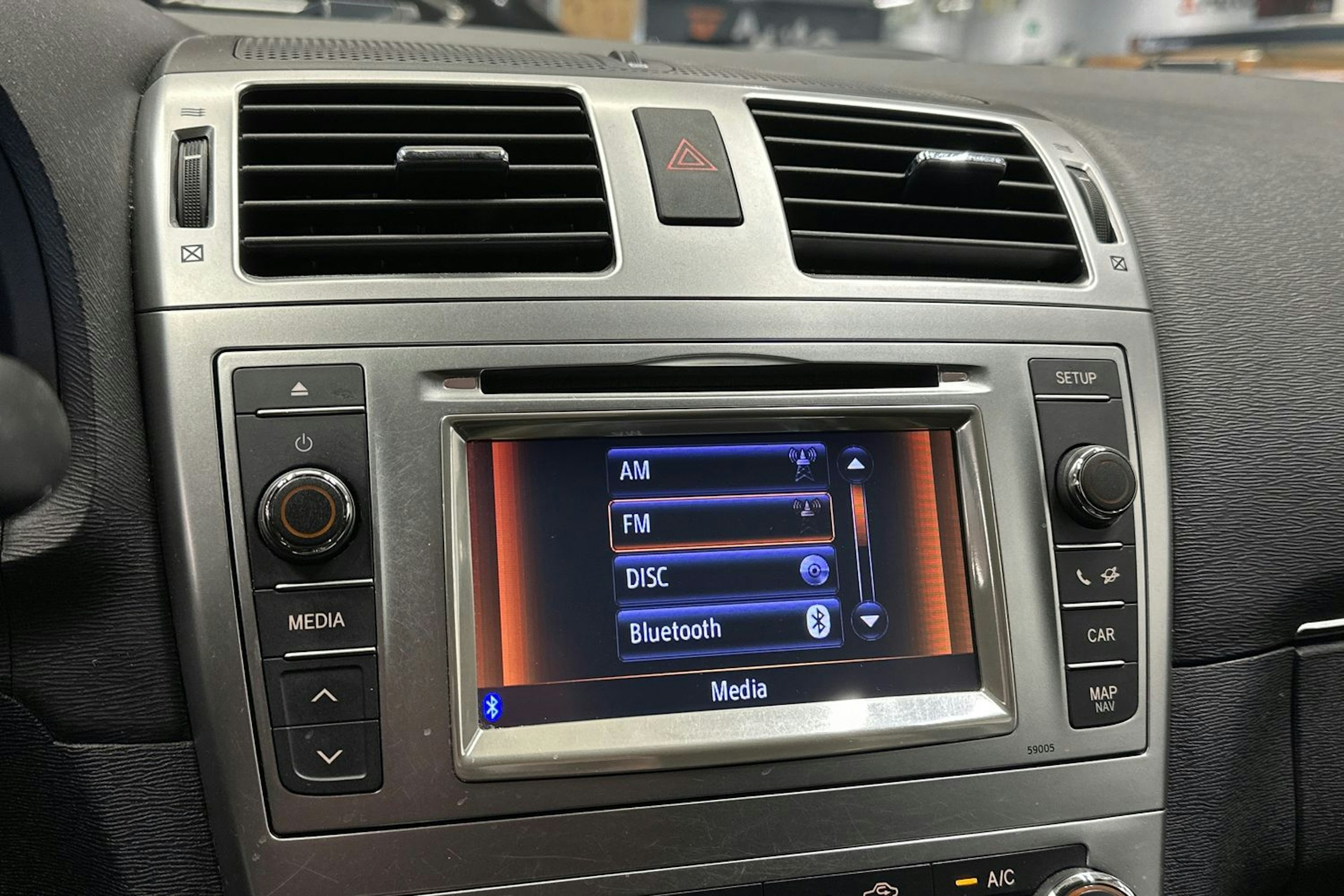 met. musta Toyota Avensis 2013 kuva 16.