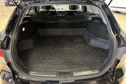 met. musta Toyota Avensis 2013 kuva 25.
