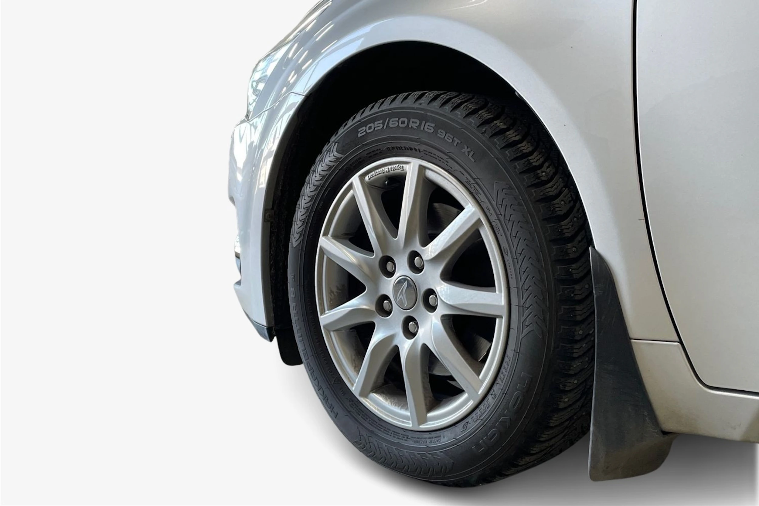 hopea Toyota Avensis 2013 kuva 9.