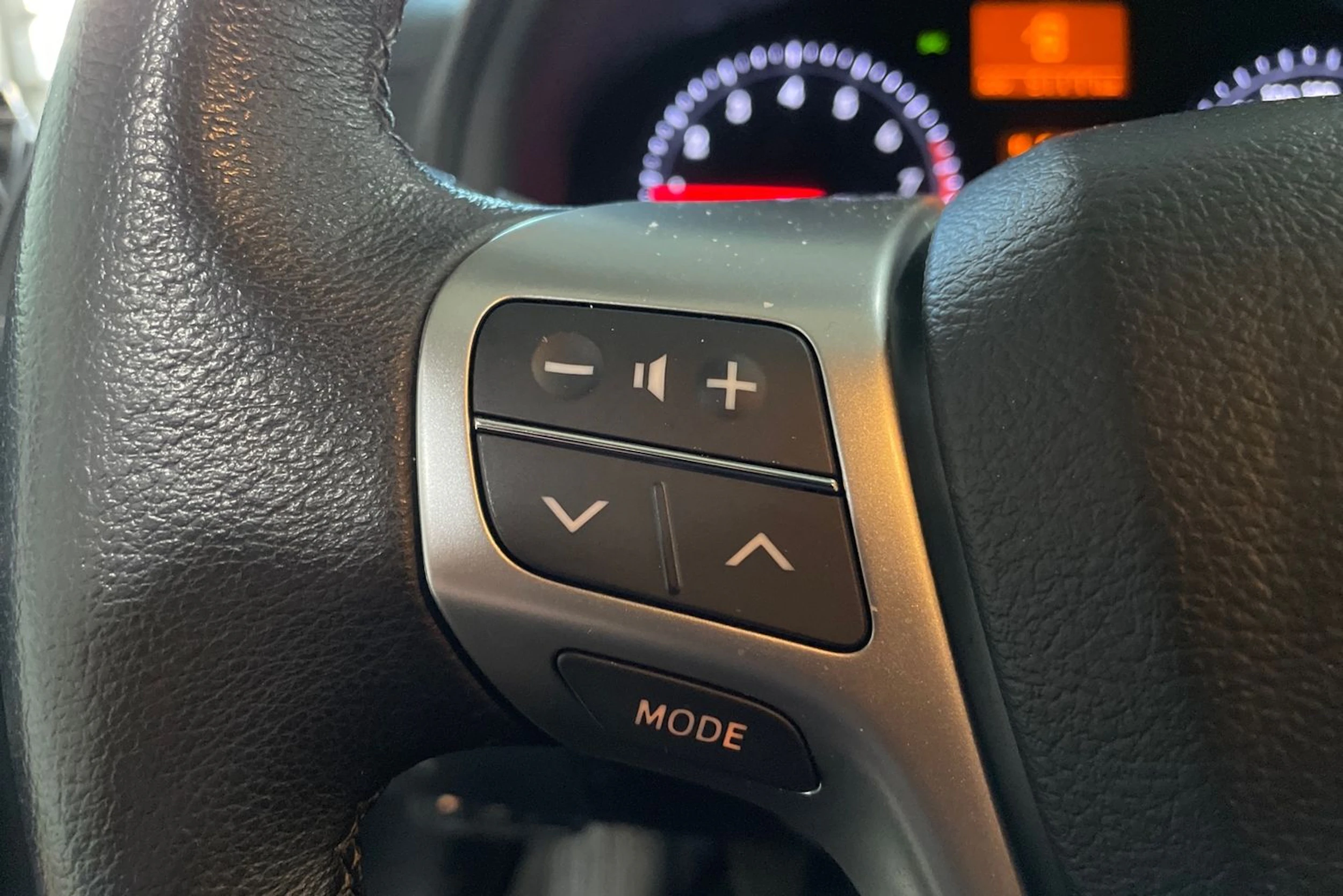 hopea Toyota Avensis 2013 kuva 12.