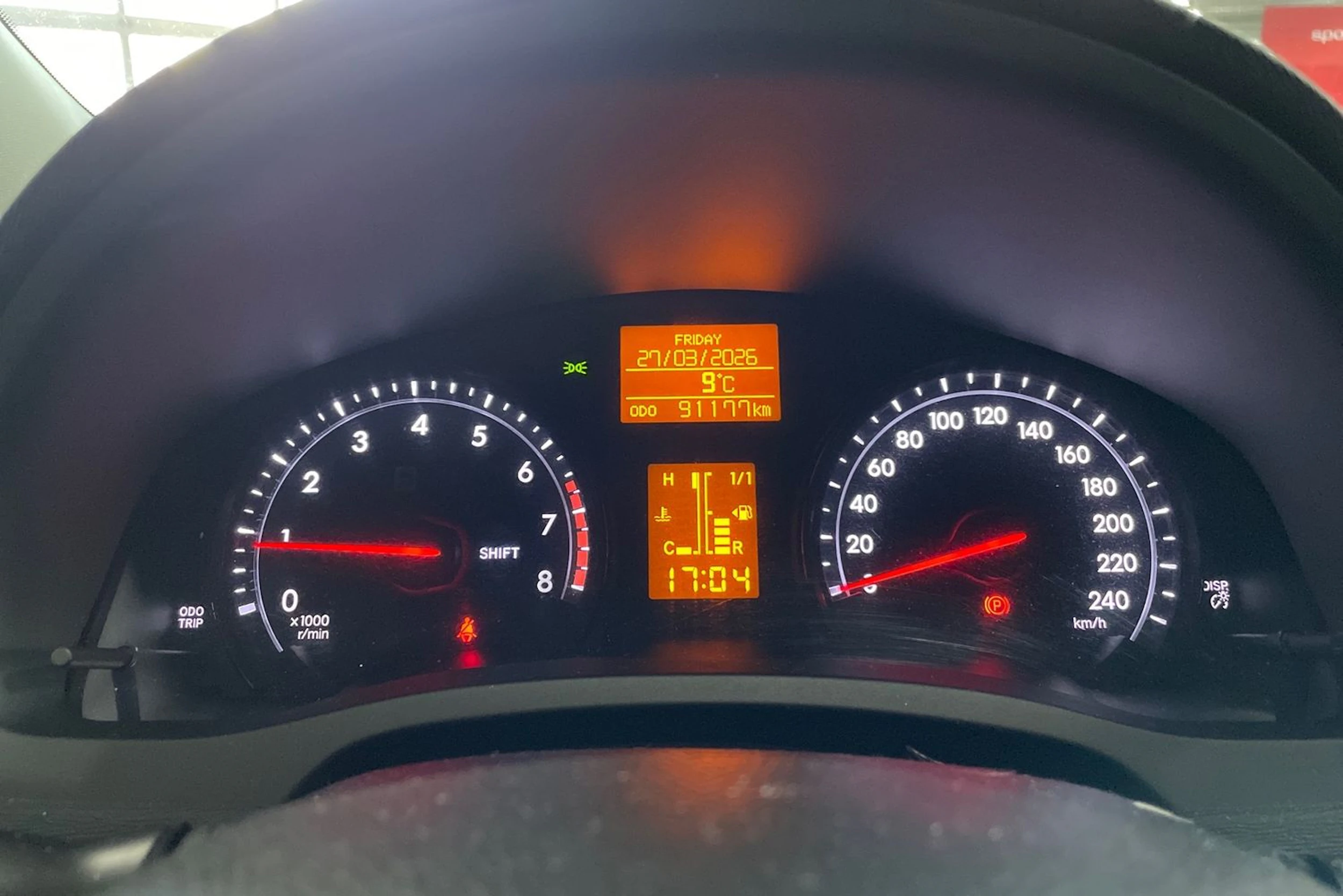 hopea Toyota Avensis 2013 kuva 13.