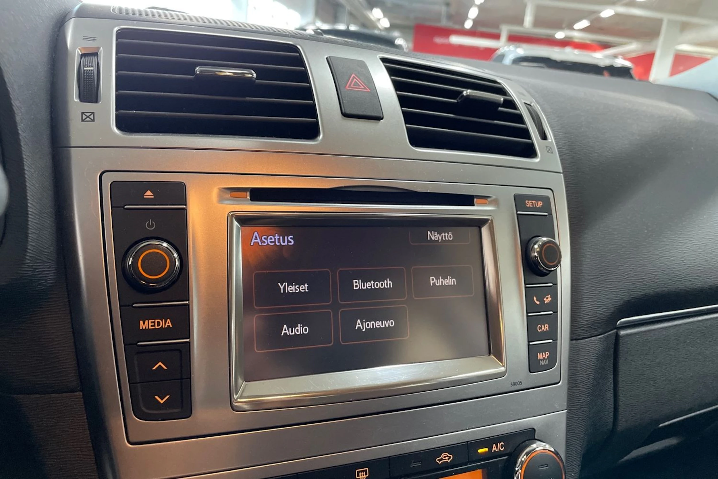 hopea Toyota Avensis 2013 kuva 16.