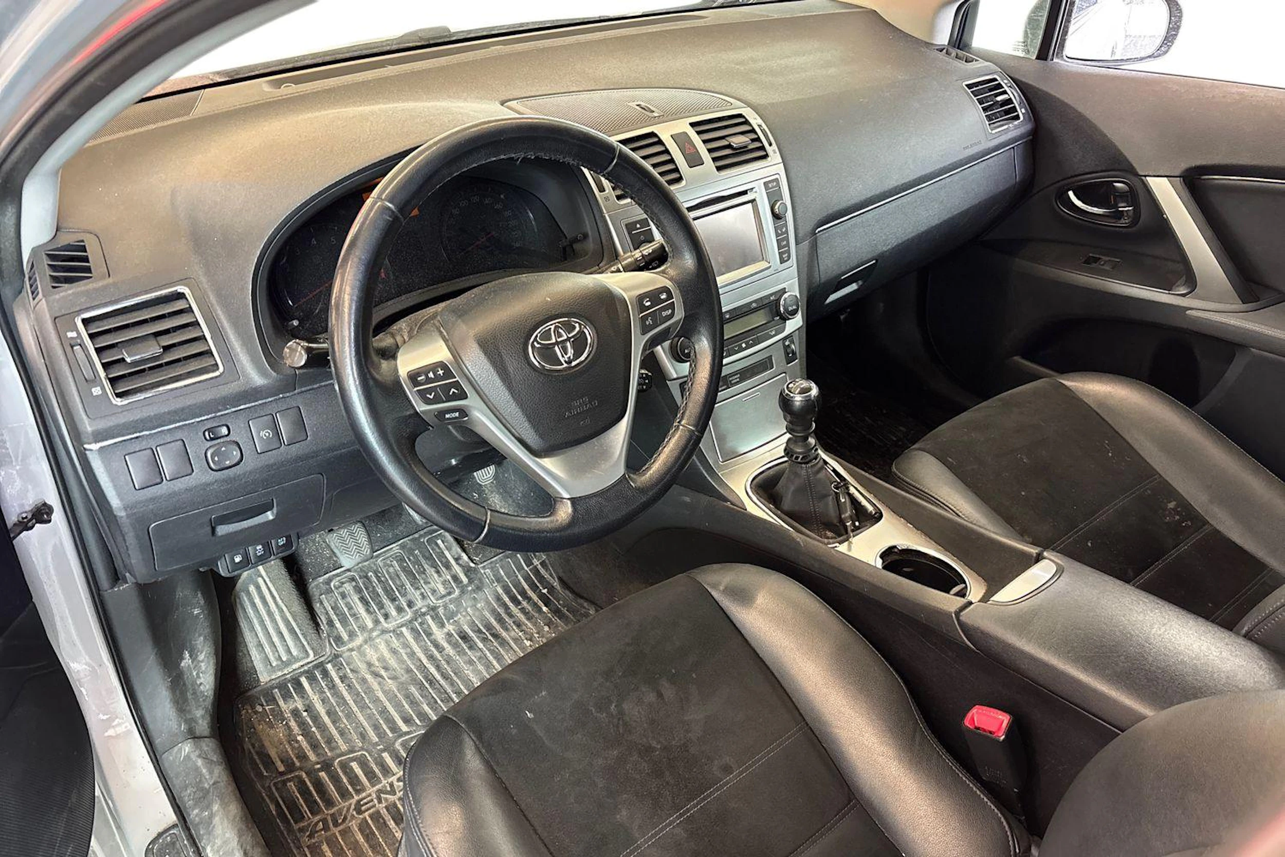 Hopea Toyota AVENSIS 2013 kuva 3.