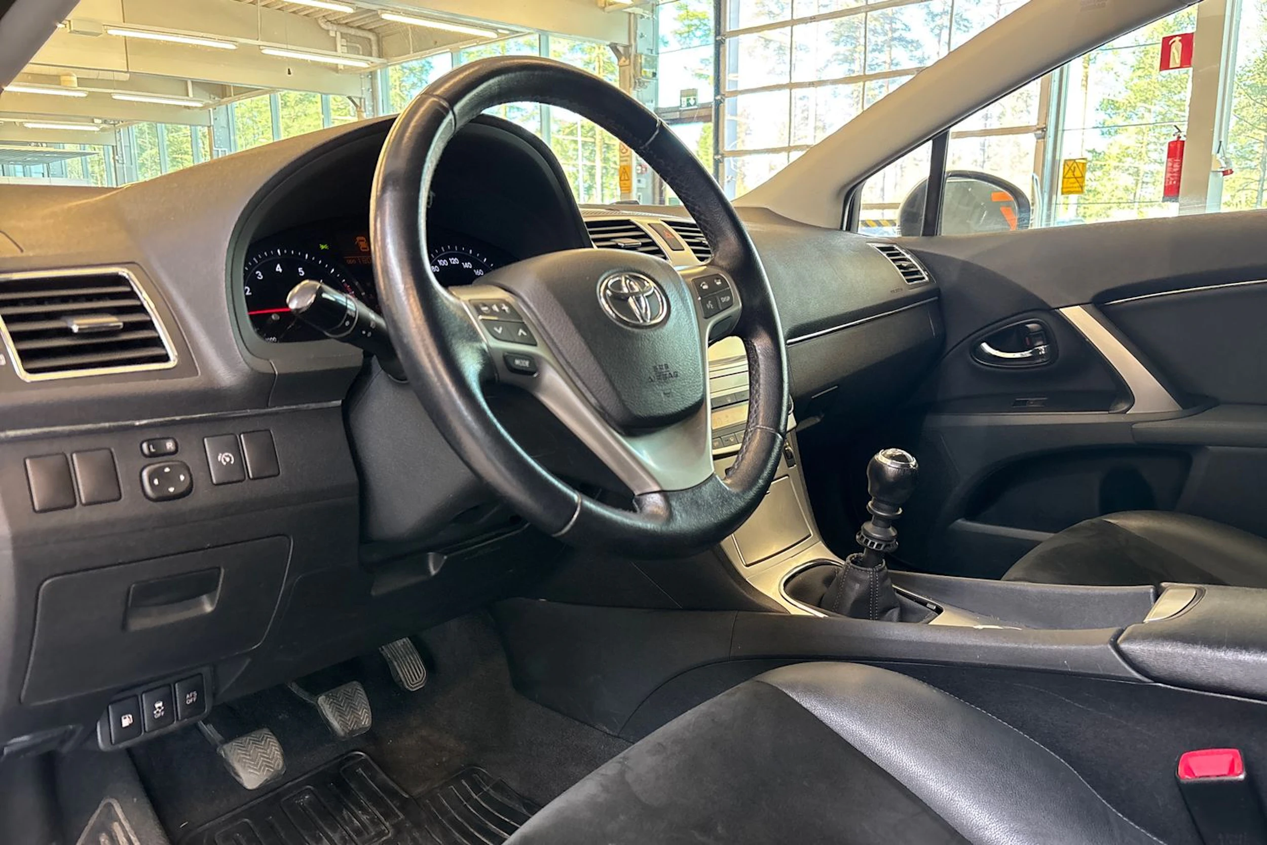 Hopea Toyota AVENSIS 2013 kuva 15.