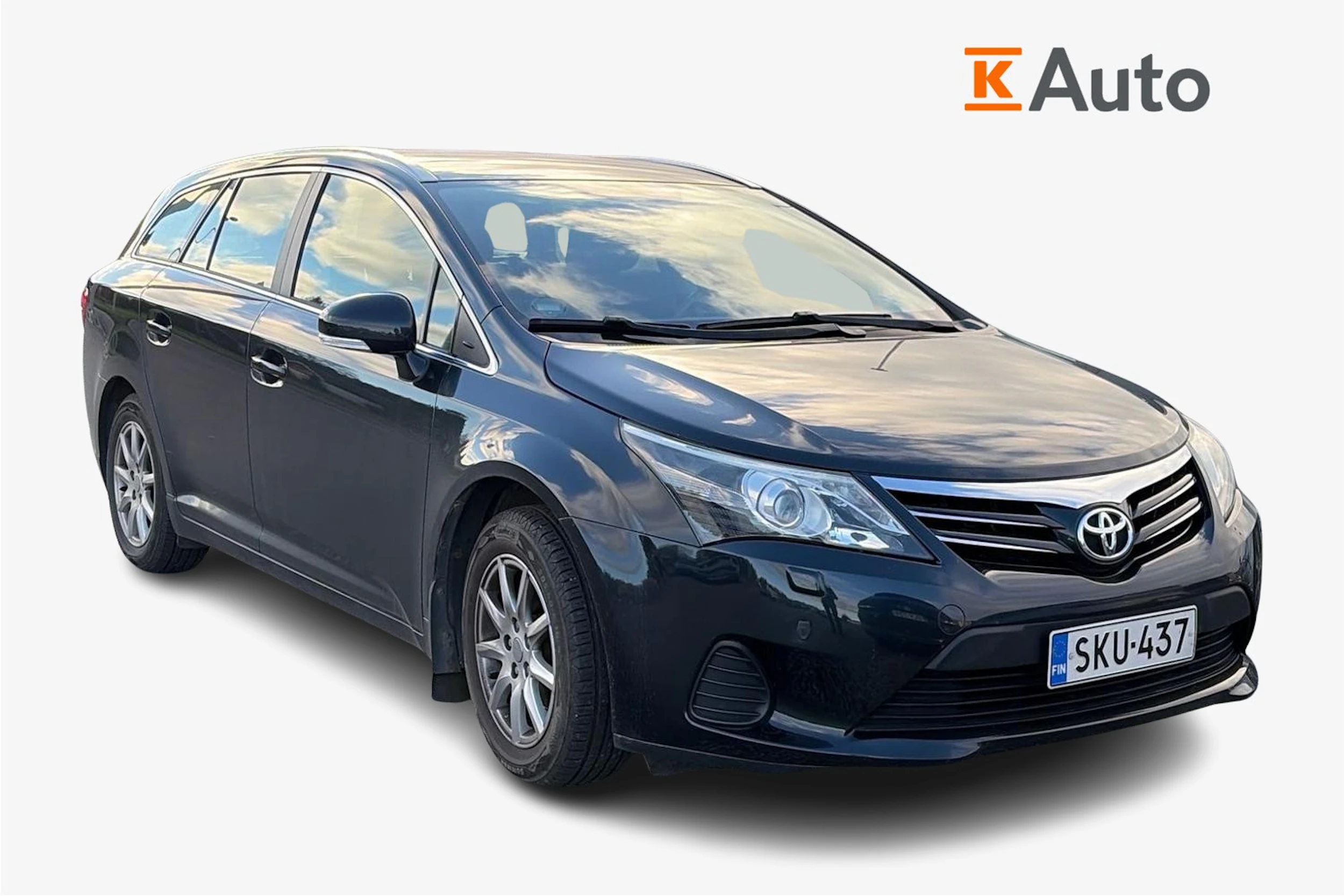 harmaa Toyota Avensis 2013 kuva 1.