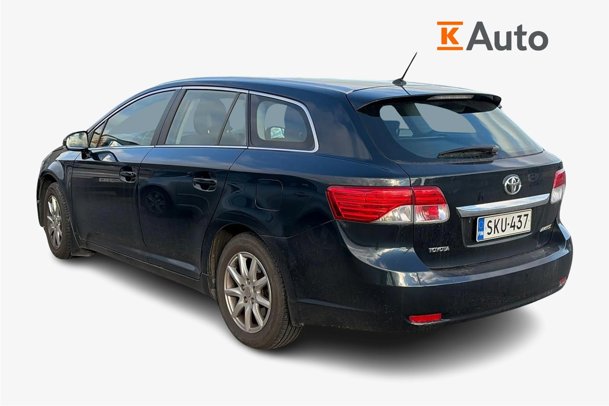 harmaa Toyota Avensis 2013 kuva 2.