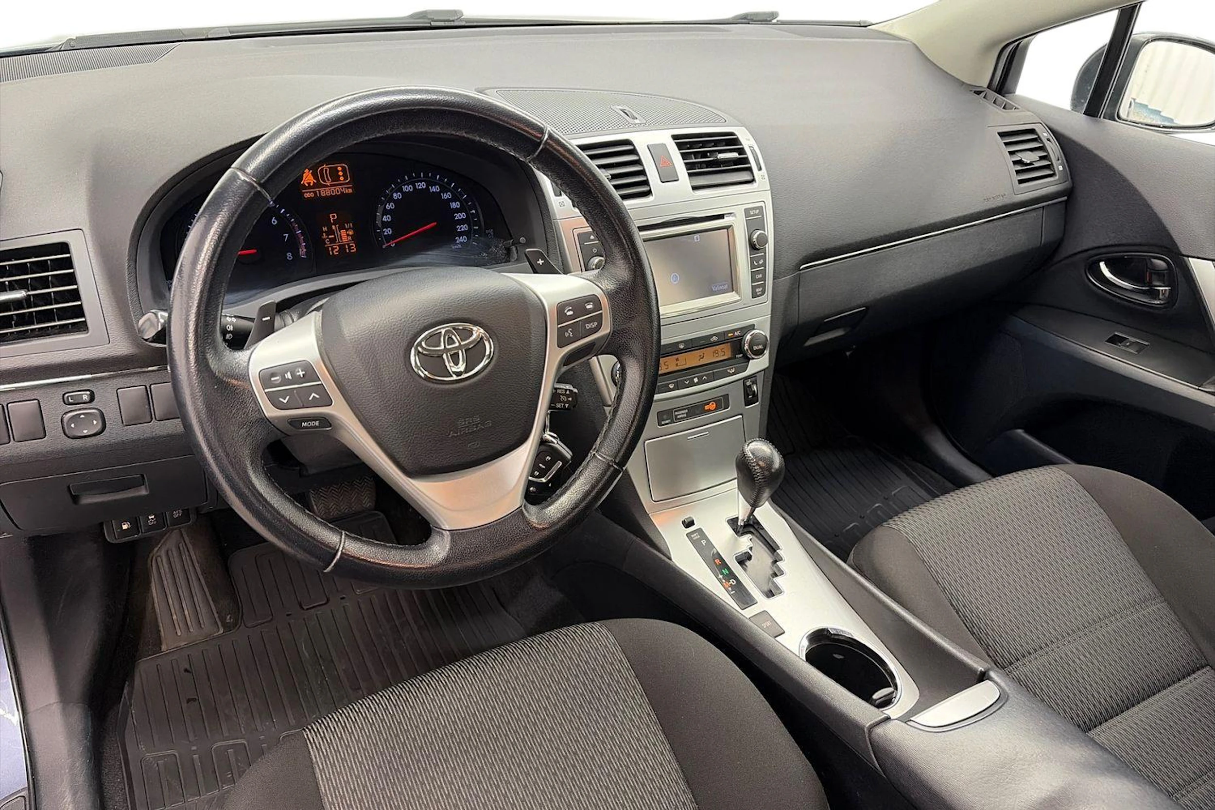 Sininen Toyota AVENSIS 2013 kuva 6.