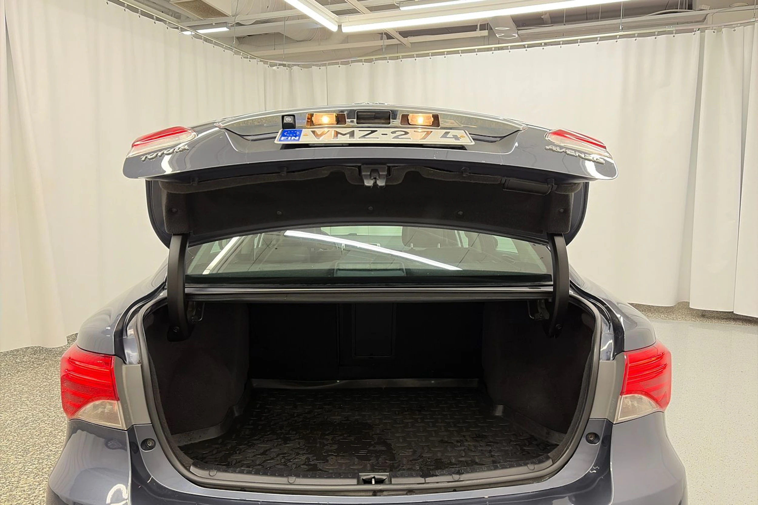 Sininen Toyota AVENSIS 2013 kuva 11.