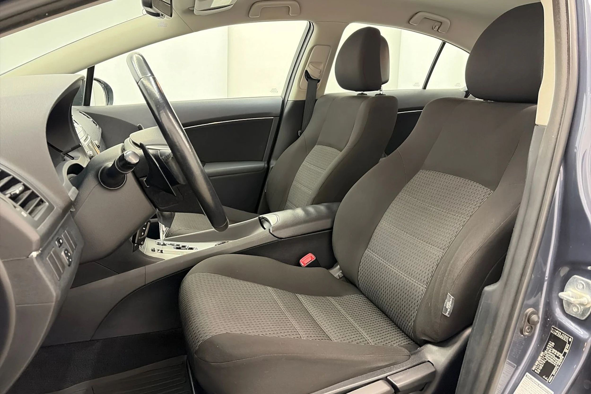 Sininen Toyota AVENSIS 2013 kuva 12.