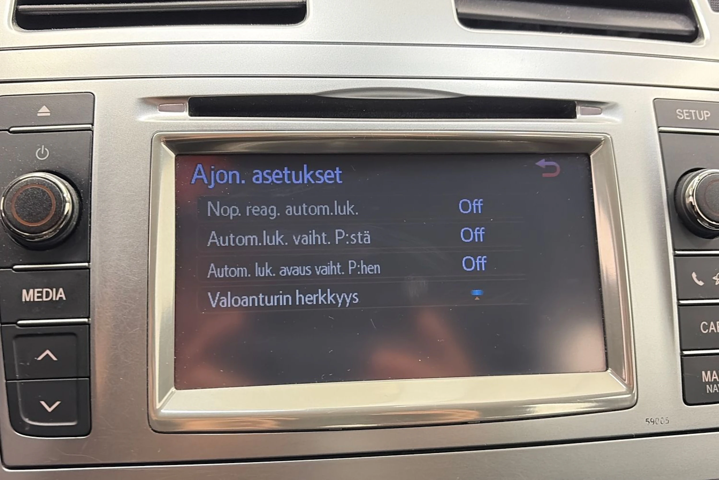 Sininen Toyota AVENSIS 2013 kuva 19.