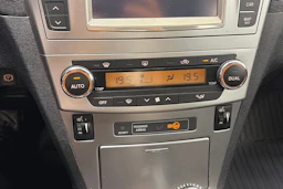 Sininen Toyota AVENSIS 2013 kuva 20.