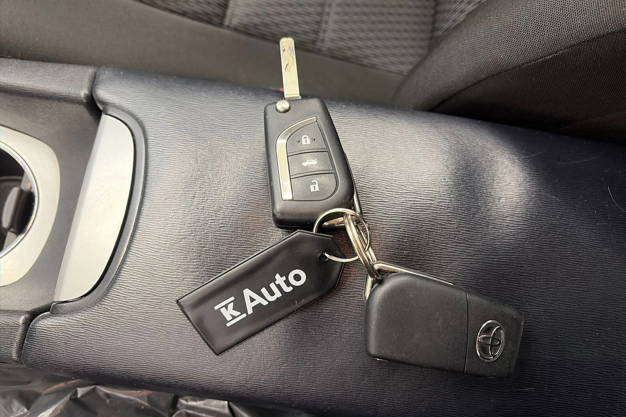 Sininen Toyota AVENSIS 2013 kuva 21.