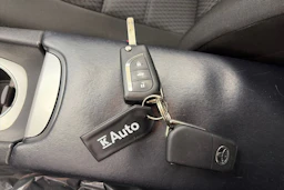 Sininen Toyota AVENSIS 2013 kuva 21.