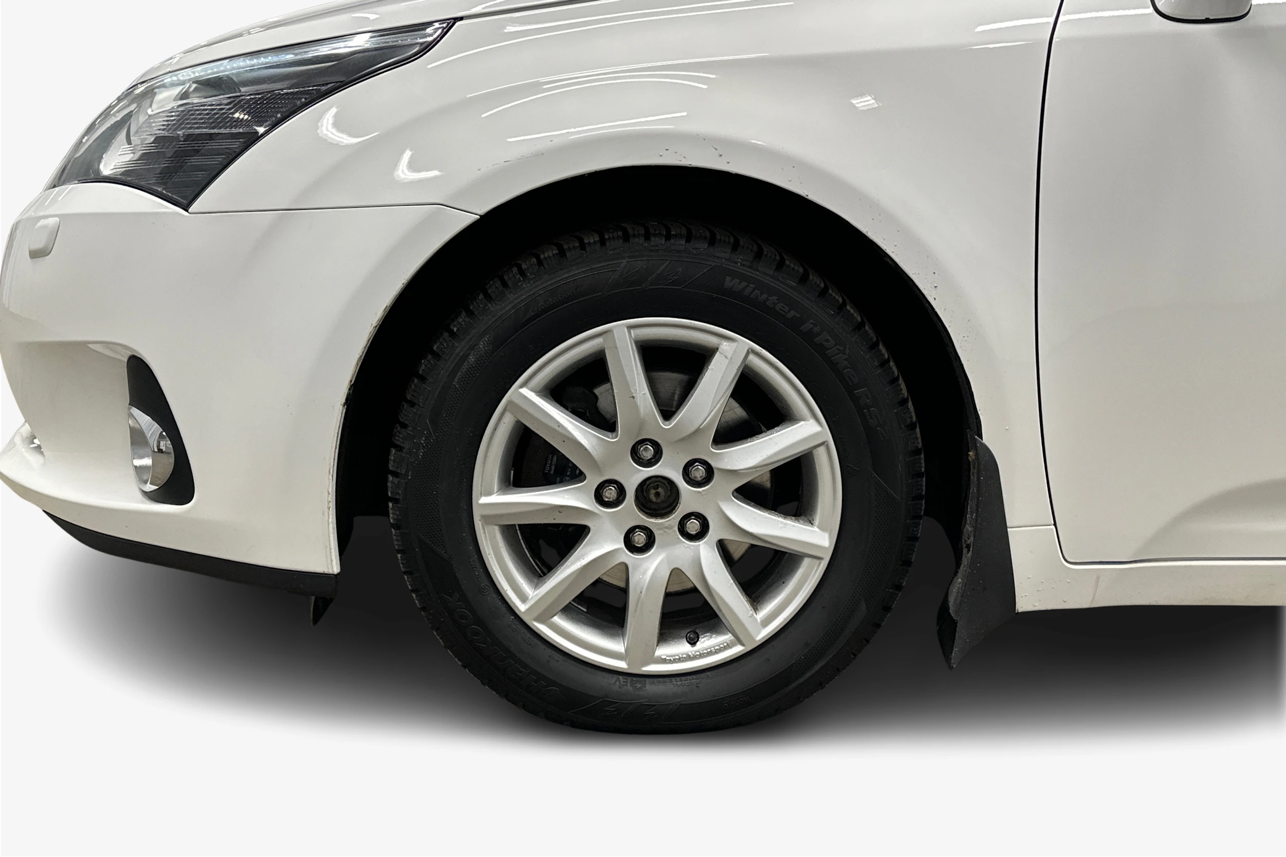 valkoinen Toyota Avensis 2014 kuva 11.