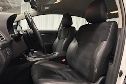 valkoinen Toyota Avensis 2014 kuva 15.