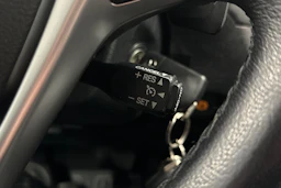 valkoinen Toyota Avensis 2014 kuva 20.