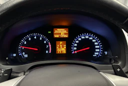 valkoinen Toyota Avensis 2014 kuva 21.